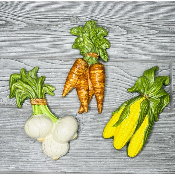 Vintage Vegetables Kitchen Kitshy Wall Decor Painted Plaster Garlic Carrots Corn - Picture 1 of 4